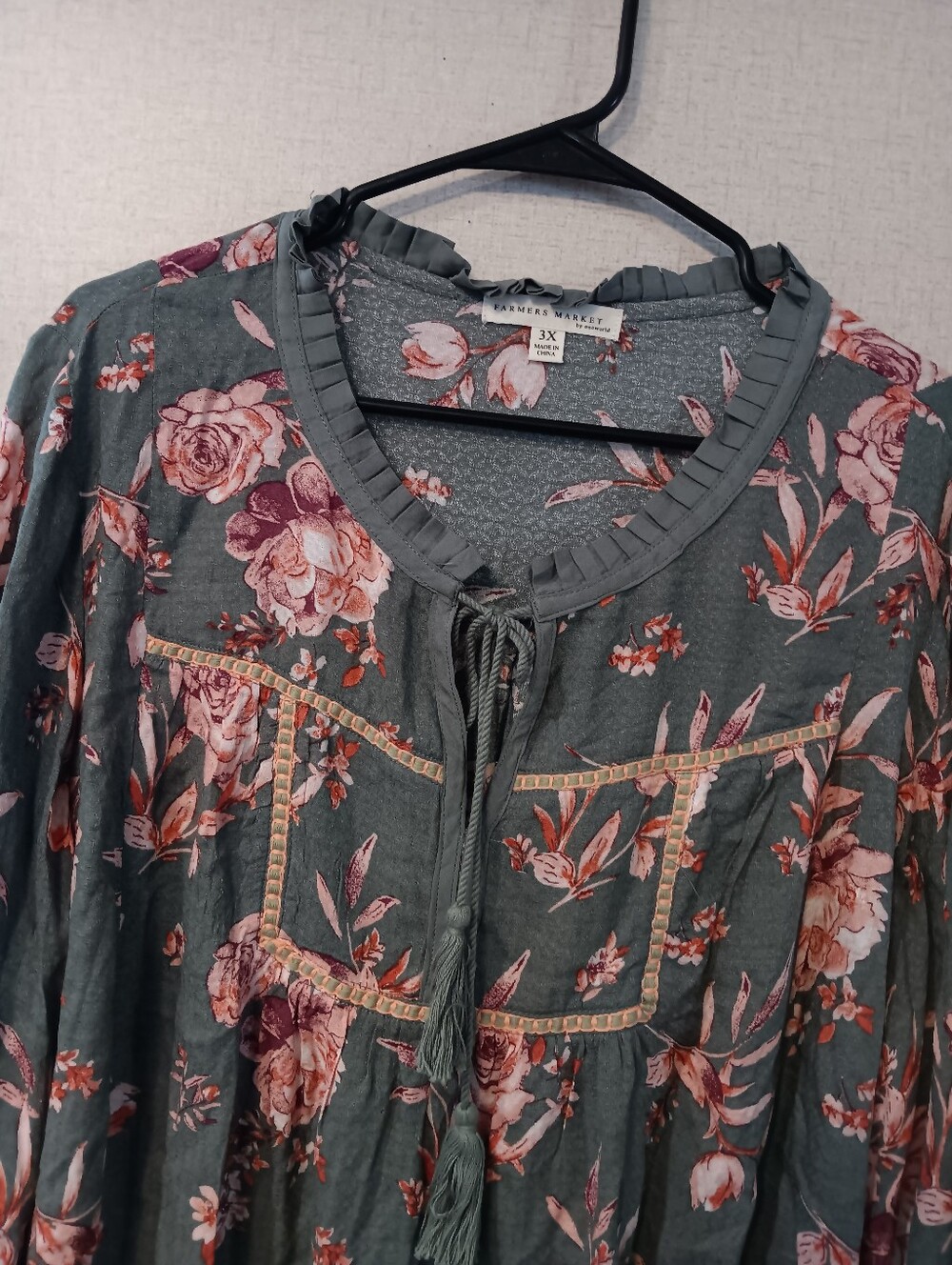 Farmers Market Floral Peasant Tunic in Grey with Pink Roses - Picture 3 of 4